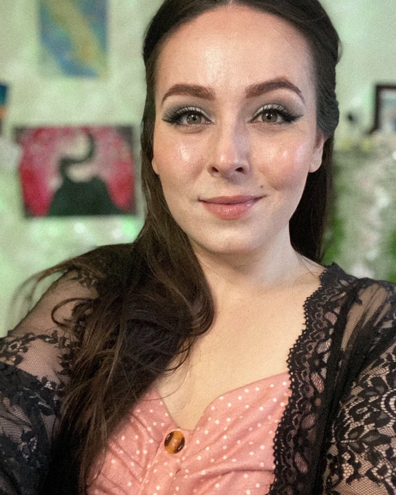 alynni8's tweet photo. Live on #Twitch since May 18 & still on 🫣
I’ll be streaming non stop until (Wed) when best crew for some Elden Ring co-op: Amanda, BP, & Matt
Today’s vibe: soft glam, strong will, full heart
Pre-work gaming, coworking 9–5:30pm PST, gaming after 💕
#lifeisbettershared #gaming https://t.co/eXsTinaoiD