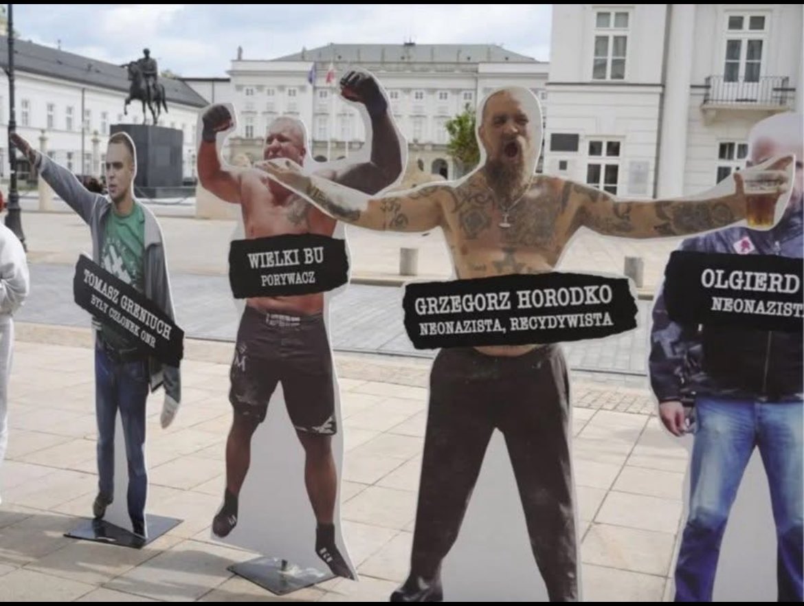 Tomasz02331569's tweet photo. Kuplowszczaki doktora Alfonsa Lichwiarza Oszusta Nowogrodzkiego powstają !!
A Pan Jerzy w DPS do końca życia !
#HitlerowiecKarola #WszyscyDoWarszawy #WszyscyNaWybory https://t.co/383bmAazsV