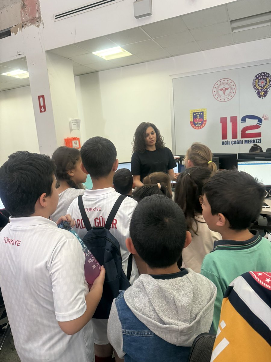 İzmir 112 Acil Çağrı Merkezi (@izmir112acm) on Twitter photo Tanıtım Faaliyetleri kapsamında kurumumuza gelen Yaka Şengül Mustafa Karaca İlkokulu 1. ve 3. Sınıf öğrencilerimize İzmir 112 Acil Çağrı Merkezi tanıtımı yapılmış, 112 Tek Numara Eğitimi verilmiştir.
<a href="/112teknumara/">112 Acil Çağrı Merkezleri</a> <a href="/TC_icisleri/">T.C. İçişleri Bakanlığı</a> <a href="/izmirvaliligi/">T.C. İzmir Valiliği</a> Tanıtım Faaliyetleri kapsamında kurumumuza gelen Yaka Şengül Mustafa Karaca İlkokulu 1. ve 3. Sınıf öğrencilerimize İzmir 112 Acil Çağrı Merkezi tanıtımı yapılmış, 112 Tek Numara Eğitimi verilmiştir.
<a href="/112teknumara/">112 Acil Çağrı Merkezleri</a> <a href="/TC_icisleri/">T.C. İçişleri Bakanlığı</a> <a href="/izmirvaliligi/">T.C. İzmir Valiliği</a>