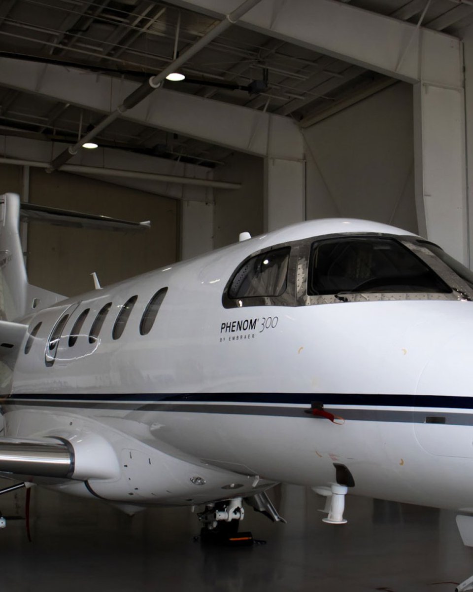 fly_advanced's tweet image. Experience the perfect blend of performance and luxury with the Phenom 300. This light jet offers lots of seating, a great range, and a great cruise speed. #Phenom300 #LightJet #PrivateJet #JetCharter #BusinessAviation #FlyPrivate #PrivateAviation #EmbraerJets #ExecutiveTravel