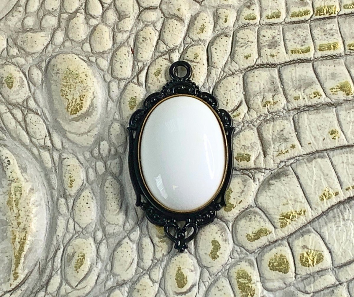 GNStrumberger's tweet image. Also began making my own jewelry (earrings especially) because I could no longer find things I like. Unusual, edgy pieces that actually get noticed.