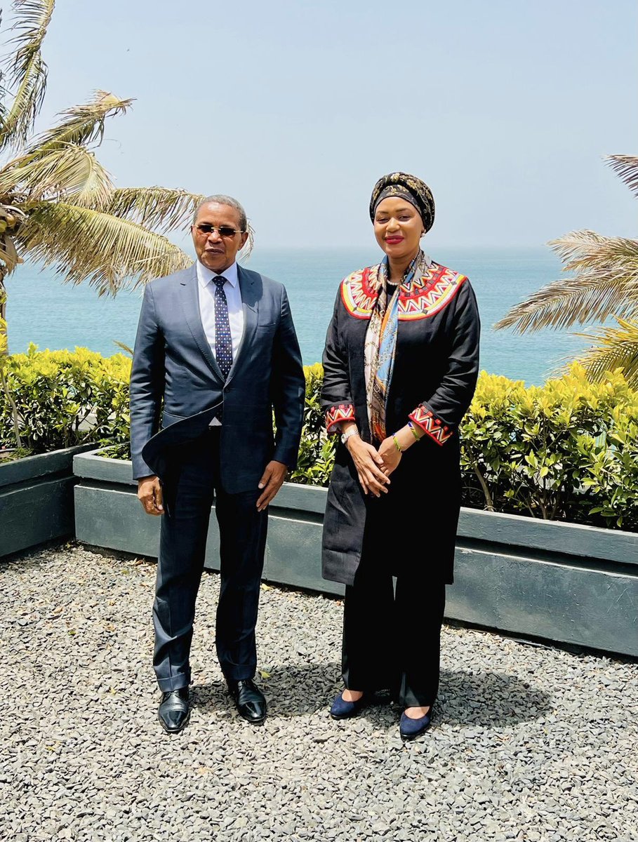 Huyu Mzee apewe Maua yake kwa kweli 💐 🙌🏽🙏🏽🇹🇿👏. Rais Mstaafu Mh Dr. Jakaya Kikwete <a href="/jmkikwete/">Jakaya Kikwete</a> alimiliki jukwaa la diplomasia la kampeni ya <a href="/ProfJanabi/">Prof. Mohamed Janabi</a> kwa hali ya juu sana! Huku mtaani tunasema Mzee alikabia juu sanaa! Sisi tuliopangiwa kuwa katika timu yake tumemshuhudia