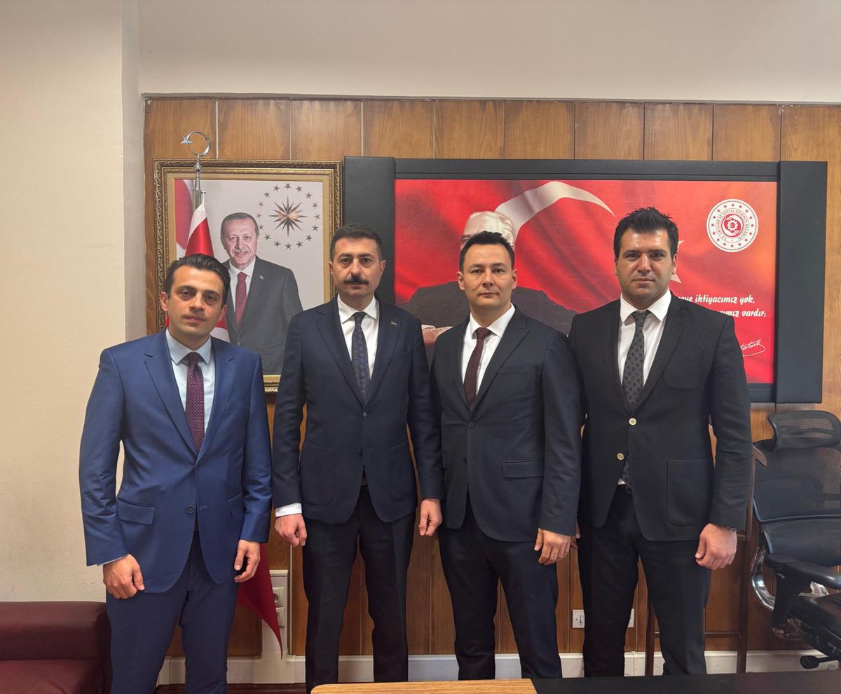 Dernek Yönetim Kurulu üyelerimiz tarafından, meslektaşımız İş Sağlığı ve Güvenliği Genel Müdür Yardımcısı Sayın Ömer ŞAHİN ziyaret edilerek kendisine hayırlı olsun dileklerimiz iletilmiştir. 
Misafirperverliği için teşekkür ederiz.