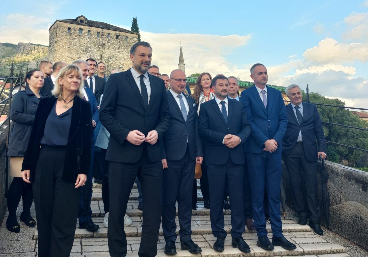 UNESCO Venice Office (@unescovenice) on Twitter photo 🌉Old Bridge of Mostar: symbol of reconciliation, shared heritage & unity🤝
Ahead of “MOSTAR 2025: #DialogueForTheFuture” International Conference, participants gathered to celebrate 20 years since its inscription on the <a href="/UNESCO/">UNESCO 🏛️ #Education #Sciences #Culture 🇺🇳</a> World Heritage List. 🏛
#DFF3 <a href="/UNPeacebuilding/">United Nations Peacebuilding</a> 🌉Old Bridge of Mostar: symbol of reconciliation, shared heritage & unity🤝
Ahead of “MOSTAR 2025: #DialogueForTheFuture” International Conference, participants gathered to celebrate 20 years since its inscription on the <a href="/UNESCO/">UNESCO 🏛️ #Education #Sciences #Culture 🇺🇳</a> World Heritage List. 🏛
#DFF3 <a href="/UNPeacebuilding/">United Nations Peacebuilding</a>