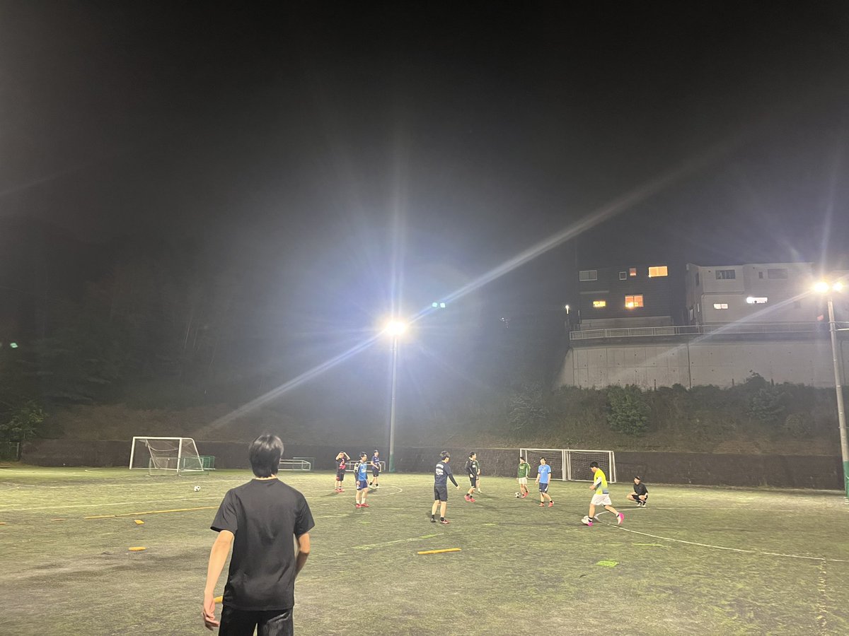 CamaradeFc's tweet photo. 5/20（火）TR
今日も集まりはあまりよくありませんでした。
前回同様パス練を多めに行い、いかにパスが出来ないか再認した今日この頃。
ガタガタとは言え、芝で出来ないようじゃまずいので毎回質を高くやって行きましょう！
#FCCAMARADE https://t.co/G7bTEzXgHL