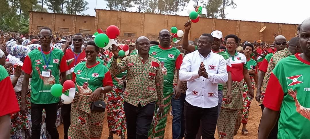 GitegaVuturaa's tweet photo. La campagne électorale de cette année au #Burundi se déroule ds un climat de paix exceptionnel, avec une forte mobilisation des militants @CnddFdd
partout, comme observé ce 19/5/2025 ds les zones #Gitaramuka #Kibumbwe #Ntunda commune #Karusi.
@DorianeMunezero
@realDonaldTrump
@UN https://t.co/7kPwjLTNay