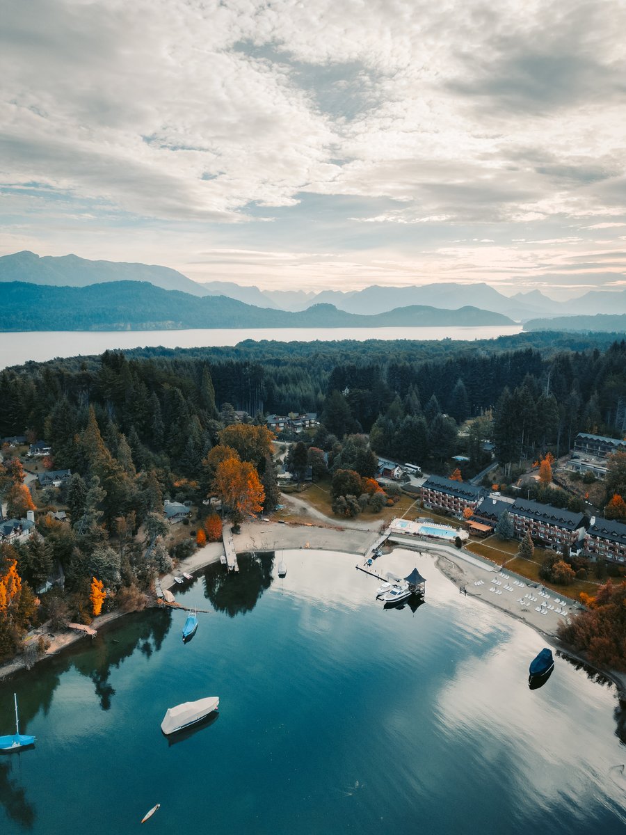 🤔Decime si no es una maravilla Villa La Angostura. La naturaleza ha hecho magia aquí sin duda alguna.🤗
📌Puerto Manzano, un spot imperdible en tu viaje por esta bella aldea de montaña.
