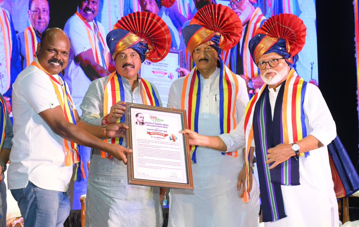 ChhaganCBhujbal's tweet photo. आपल्या राष्ट्रवादी काँग्रेस पार्टी वतीने आयोजित समता महोत्सव- २०२५ हा कार्यक्रम राष्ट्रवादी काँग्रेस पार्टीचे अध्यक्ष तथा राज्याचे उपमुख्यमंत्री मा. अजितदादा पवार यांच्या प्रमुख उपस्थितीत पार पडला. याप्रसंगी उपस्थित होतो. या महोत्सवाच्या माध्यमातून विविध क्षेत्रात कार्य करणाऱ्या मान्यवरांचा सत्कार करण्यात आला.

यावेळी उपस्थितांशी संवाद साधला. आज आपण जे काही आहोत ते आपल्या या सर्व महापुरुषांनी जो लढा उभारला त्यामुळे आहोत. फुले- शाहू- आंबेडकर यांनी अस्पृश्यता निर्मूलनासाठी केलेल्या कार्यामुळेच अनेक क्षेत्रात आपण सर्वच पुढे जाऊ शकलो, त्यामुळे ही सर्व आपल्या बहुजनांची दैवतं आहेत, असा विचार मांडला. क्रांतिसूर्य महात्मा जोतीराव फुले यांनी केलेले कार्य, राजर्षी छत्रपती शाहू महाराजांनी १९२० मध्ये दिलेले आरक्षण या सर्व विचारांची गुंफण करण्याचे काम डॉ. बाबासाहेब आंबेडकर यांनी केले. संविधान मसुदा समितीवर एकूण ७ जणांची नियुक्ती करण्यात आली होती. मात्र विविध कारणांमुळे संविधान तयार करण्याचे काम फक्त एकट्या डॉ. बाबासाहेब आंबेडकर यांनीच केले, असे मत मांडले.

यावेळी खा. सुनील तटकरे, माजी मंत्री नवाब मलिक, माजी खासदार समीर भुजबळ, पुरस्कारार्थी नरेंद्र जाधव, मिलिंद शिंदे, भदंत आर. आनंद, आ. सना मलिक, माजी आमदार झिशान सिद्दिकी, मुख्य प्रवक्ते आनंद परांजपे, युवक अध्यक्ष सूरज चव्हाण, नजीब मुल्ला, संतोष धुवाळी, गायक आदर्श शिंदे यांच्यासह आयोजक मुंबई कार्याध्यक्ष सिद्धार्थ कांबळे यांच्यासह मोठ्या संख्येने कार्यकर्ते पदाधिकारी उपस्थित होते.

#समतामहोत्सव #ncpmaharashtra