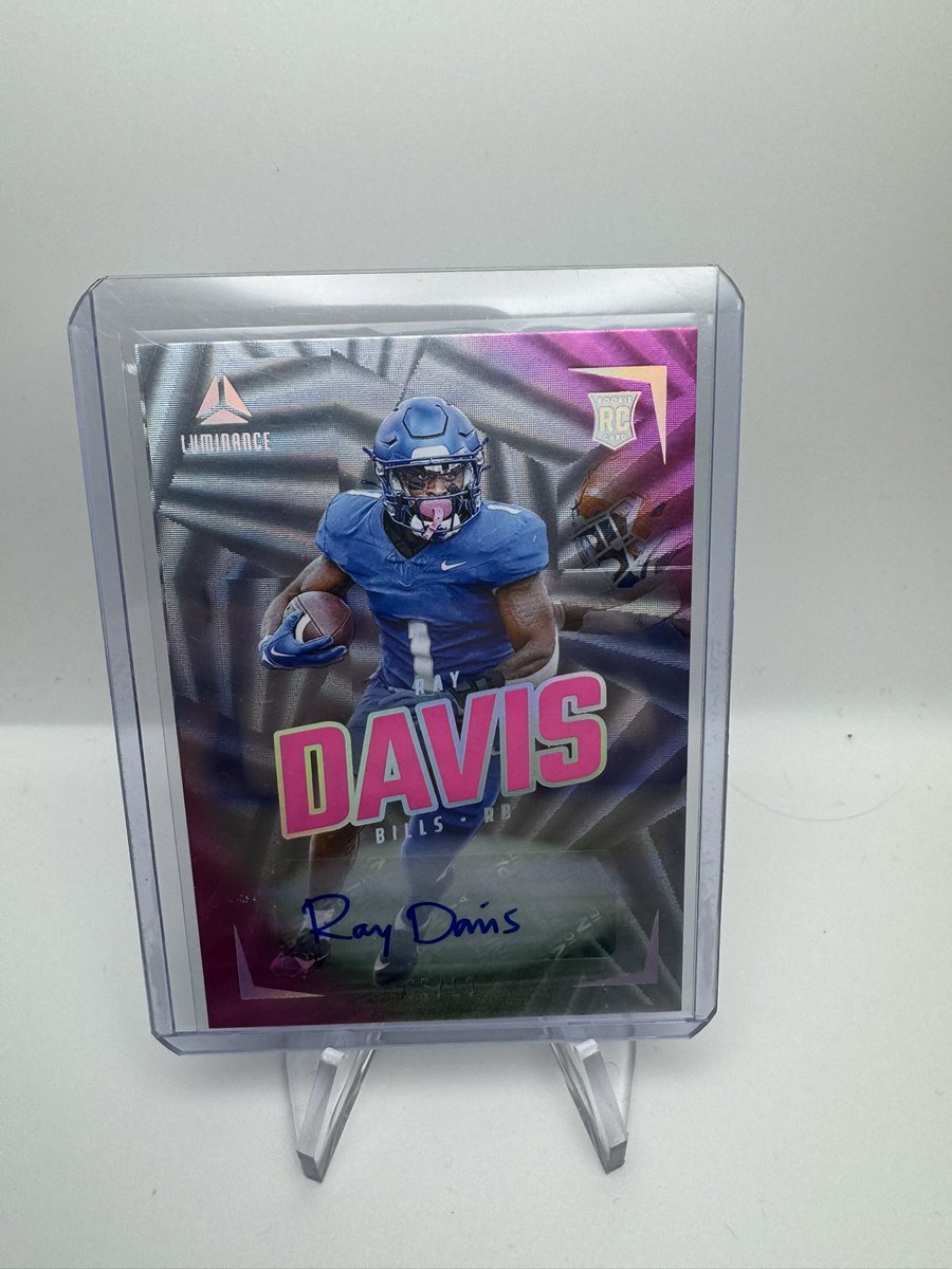 BackfieldCardz's tweet photo. @Ben10Sportscard @CardPurchaser Have this JSN /35 for $15 and this Ray Davis for $20 if interested https://t.co/w04X98eIpG