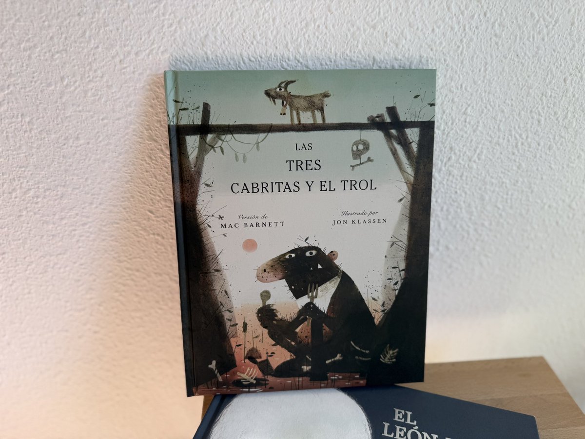 📚🌊💐 En esta #FeriaLibroMálaga2025 hay gestos que dejan huella. 

💓 Queremos agradecer de corazón a <a href="/andanaeditorial/">Andana Editorial</a> por su donación de 500 libros, que fueron regalados a niñas y niños participantes en nuestras actividades infantiles.

🙏¡Gracias por ser parte de esta edición!