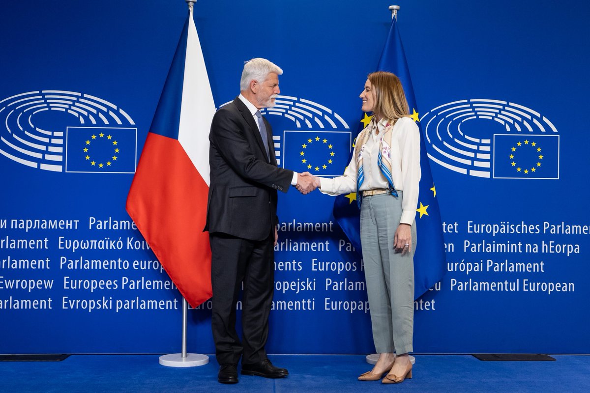 Hlavním cílem mé dnešní návštěvy Bruselu bylo představit novému vedení unijních institucí priority České republiky. Těmi je zejména zajistit, aby byla Unie do budoucna bezpečnější, obstála v globální konkurenci a byla schopna jednat rychle, jednotně a s výsledky. Shodli jsme se,