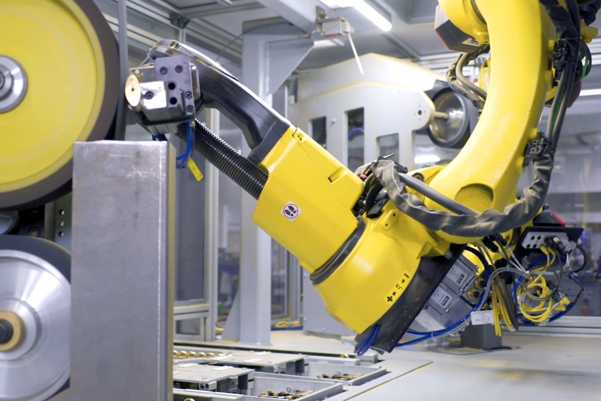 FANUCAmerica's tweet photo. #Automation helped a 165-year-old #manufacturer, @WilsonBohannan, stay in the U.S.🤖🇺🇸  https://t.co/eo7n4OeGsk

When the operations team was challenged to double output📊 of their solid brass #padlocks🔒, they turned to #FANUC ASI Acme Manufacturing for support.🤝 https://t.co/fFpWL9P6sO