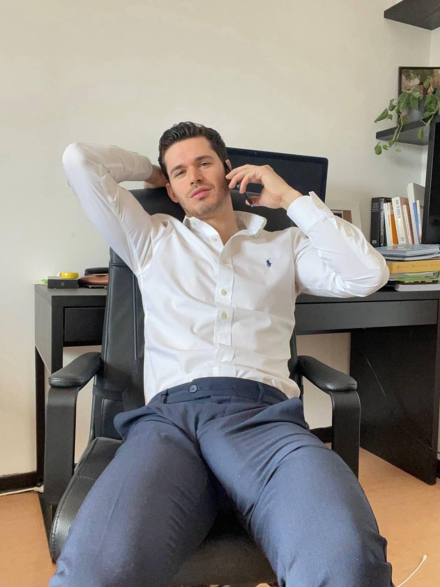 Hunk Babe tweet media