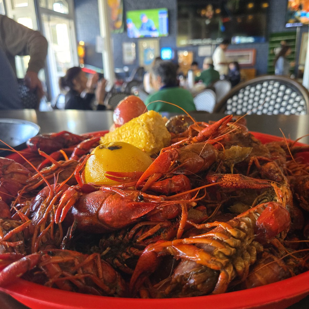 TraceysNola's tweet photo. We have crawfish all week.
Get your fill of our delicious po boys.
🦞🍻🍹🍗🍔🦐🍸🍷🥂
#crawfishnola
#hotclub
#hotwings
#bestroastbeefpoboyintownnola https://t.co/mWUNHYJKlm