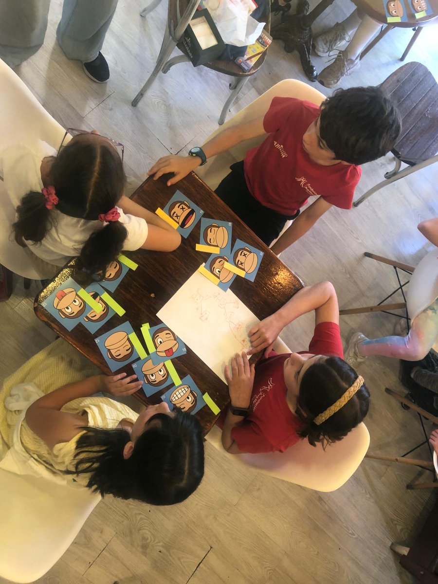 cienciabaresGRA's tweet photo. @pintofscienceES este año tambien es #pintkids
Talleres para más jovenes!
#Pint25GRA hoy aprendimos a entrenar a la máquina mediante arboles de decisión
@women_in_ai
#Pint25ES #Pint25 https://t.co/MUGHLOz6Rz