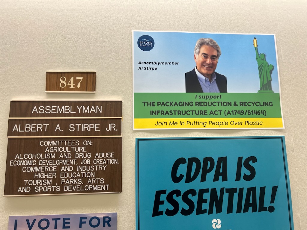 PlasticsBeyond's tweet photo. Thank you for your leadership, Assemblyman Stirpe! 🙌 #beyondplastics #peopleoverplastic #thereisnoaway #toxicplastic #noexcuseforsingleuse #breakfreefromplastic https://t.co/FN8Zh7AaqV