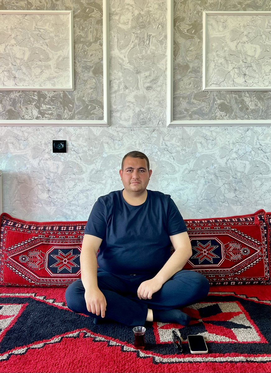 Cömertlikle özverinin farkı, ne kadar çok yardım ettiğinizde değil, bu yardımın size neye mal olduğunda yatar.
Özveri, kendinden vererek başkalarını desteklemektir.
Cömertlik ise, kendini tüketmeden; kimlere, ne zaman ve nasıl yardım edeceğini bilerek destek olmaktır.