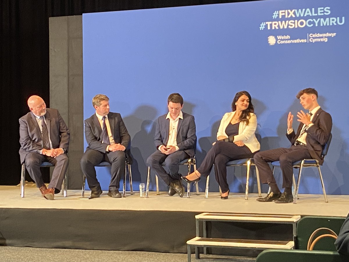 Great to be in Sunny Llangollen for #WelshCPC2025 last weekend, catching up with MSs, councillors and members from across the country!

The energy was great! The Conservatives are ready to bring their A-game, fight back against Welsh Labour, and #FixWales!