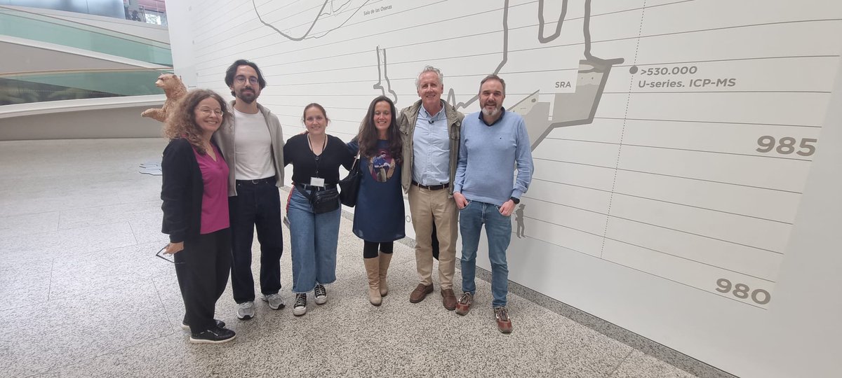MuseoEvoluciónHumana (@museoevolucion) on Twitter photo Es un placer volver a verte de nuevo por el MEH <a href="/lorenzomila/">Lorenzo Milá Mencos</a> con tus compañeros de <a href="/rtve/">RTVE</a> después de una mañana de trabajo en el <a href="/CENIEH/">CENIEH</a> junto a su directora <a href="/MMartinonT/">María Martinón-Torres</a> . En la foto además Rodrigo Alonso, director gerente del MEH , y <a href="/Chitituit/">Chitina MorenoTorres</a> del Cenieh. Es un placer volver a verte de nuevo por el MEH <a href="/lorenzomila/">Lorenzo Milá Mencos</a> con tus compañeros de <a href="/rtve/">RTVE</a> después de una mañana de trabajo en el <a href="/CENIEH/">CENIEH</a> junto a su directora <a href="/MMartinonT/">María Martinón-Torres</a> . En la foto además Rodrigo Alonso, director gerente del MEH , y <a href="/Chitituit/">Chitina MorenoTorres</a> del Cenieh.