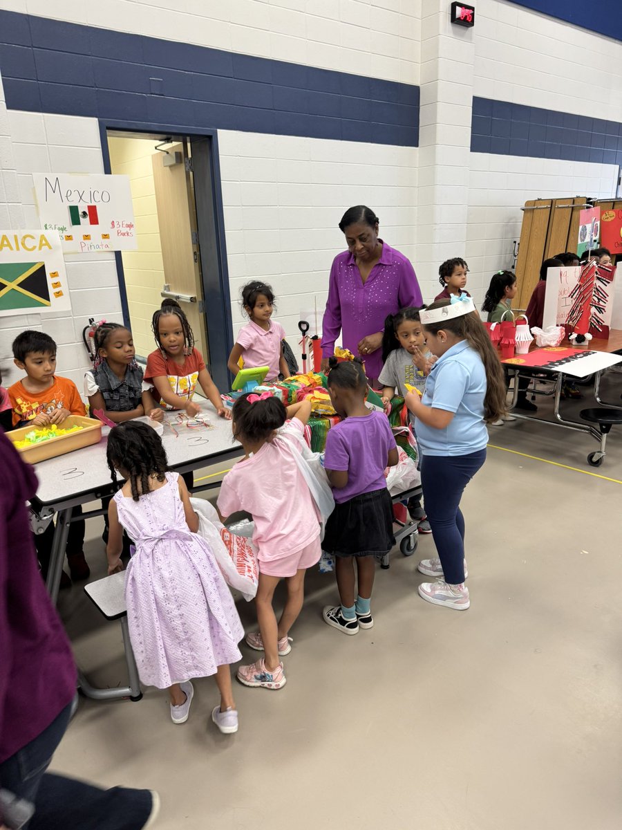 JGarnerEdD's tweet photo. Multicultural Market Day @OutleyE happening right now!!!@PrincipalArchie @AJones_AP @JShayFranklin https://t.co/rCt6DOYGr7