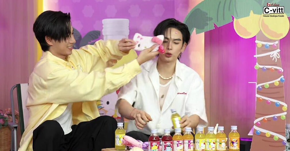 TrendforPS_TH's tweet image. ทฤษฎีที่บอกว่าชอบแกล้ง แปลว่า ชอบ นี่จริงไหมคะ😻

PERTHSANTA CVITT SANRIO

#CvittxPerthSanta
#Cvitt #Cvitt1000mg #CvittxSanrioCharacters #Cvittเพื่อนซี้คลายร้อน #PerthSanta