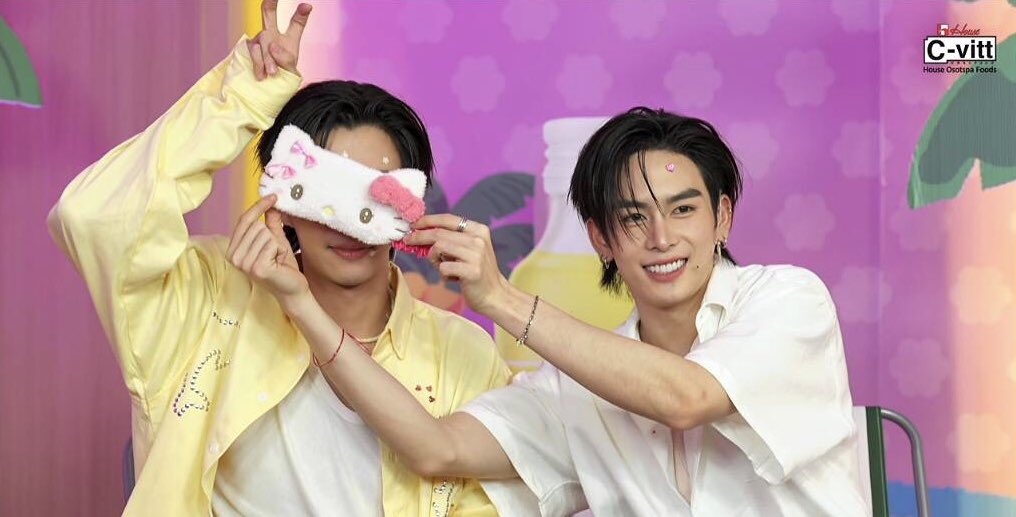 TrendforPS_TH's tweet image. ทฤษฎีที่บอกว่าชอบแกล้ง แปลว่า ชอบ นี่จริงไหมคะ😻

PERTHSANTA CVITT SANRIO

#CvittxPerthSanta
#Cvitt #Cvitt1000mg #CvittxSanrioCharacters #Cvittเพื่อนซี้คลายร้อน #PerthSanta