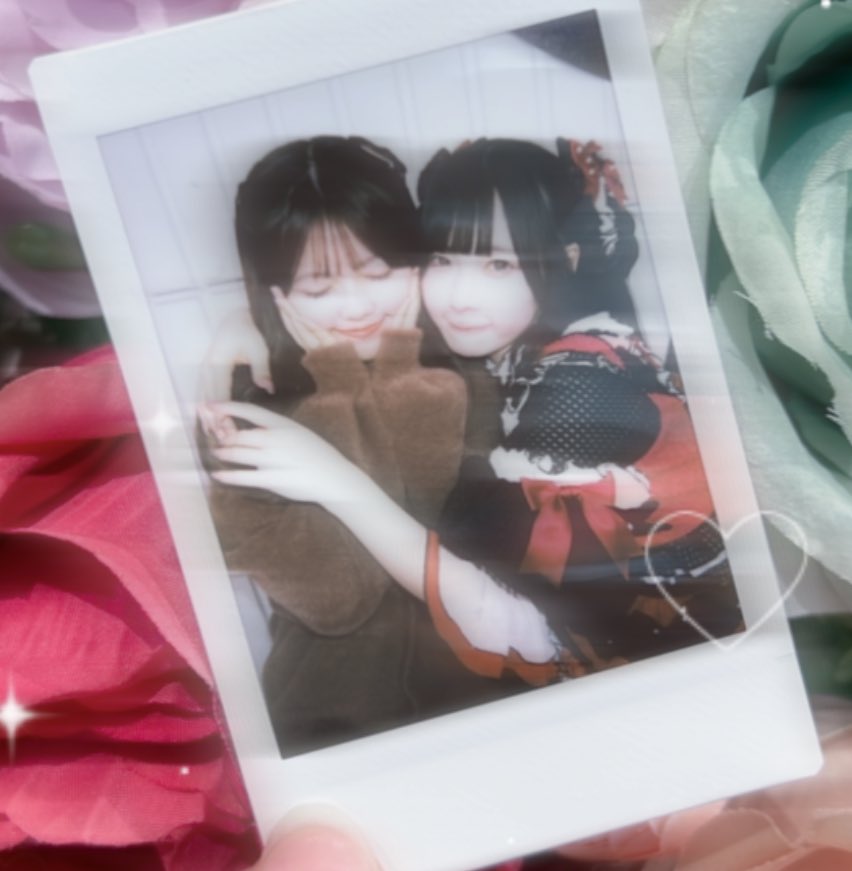 mitimti_red's tweet photo. ♡4/22♡

はじめてだいすきなあむちゃんと
チェキ撮れた日♡

そして今日旦那と二股許して貰えた日笑
今度旦那も連れてきて！って
言ってくれたからいつか絶対旦那連れていく！

次はもっと大好き伝えるもん！
 #あむ心中 https://t.co/FxGOnyrjf3