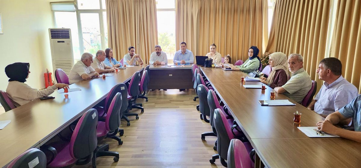 Kurumsal Akreditasyon Programı (KAP) sürecine yönelik olarak idari personelin bilgi düzeyini artırmak amacıyla bir bilgilendirme toplantısı düzenlendi. Toplantıya, üniversitemizin Genel Sekreteri Zübeyir Zorlu da katılarak sürece ilişkin değerlendirmelerde bulundu.