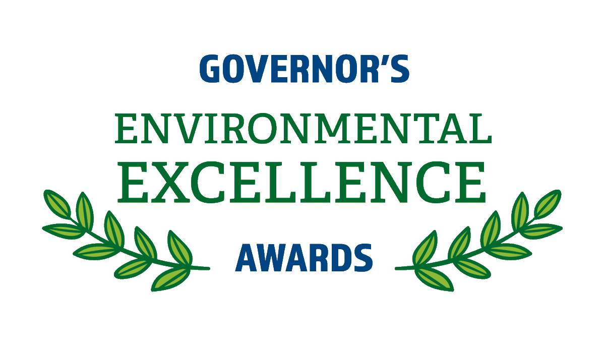 We've won the Silver Medal in the Governor’s Environmental Excellence Awards! This honor celebrates our Lake Stewards program, where 9th-graders take action to improve the health of Mariners’ Lake, &amp; in turn, the James River &amp; Chesapeake Bay Watershed.
marinersmuseum.org/news-publicati…