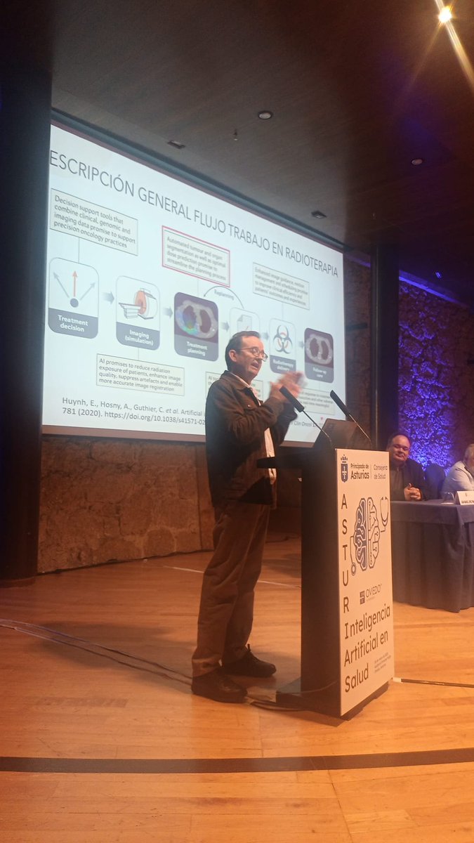 IA_ASTURIAS's tweet photo. Seguimos ahora con la tercera experiencia de esta mesa a cargo de Amadeo Wals Zurina, oncólogo radioterápico que presenta su trabajo en IA con la extracción automatizada de predictores no sosimétricos mediante LLM (Large Language Model) un modelo de lenguaje. #JIAAS https://t.co/xtBxvUnUO9