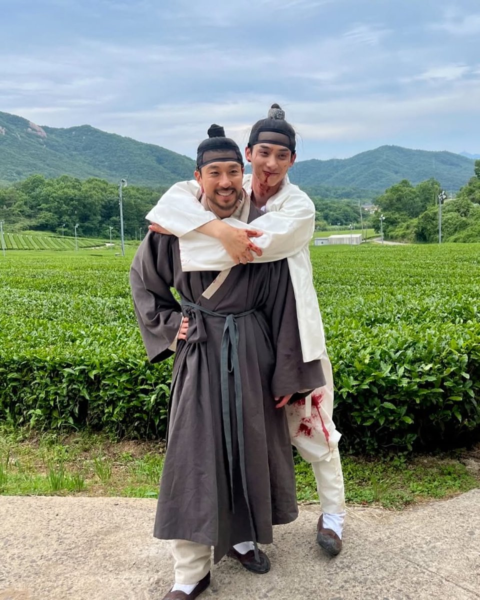 junggaramworld's tweet photo. Ahhh..I can't move on from this memorable drama.. It's hurt but it's sweet too.. 
@rram_iiii is an amazing actor, another actors and all staffs are great, the sets are incredible. Dear Hongrang, this is a masterpiece 👏👏
#탄금 #정가람 #junggaram #leejaewook #joboah #dearhongrang https://t.co/FiFG7f8mSH