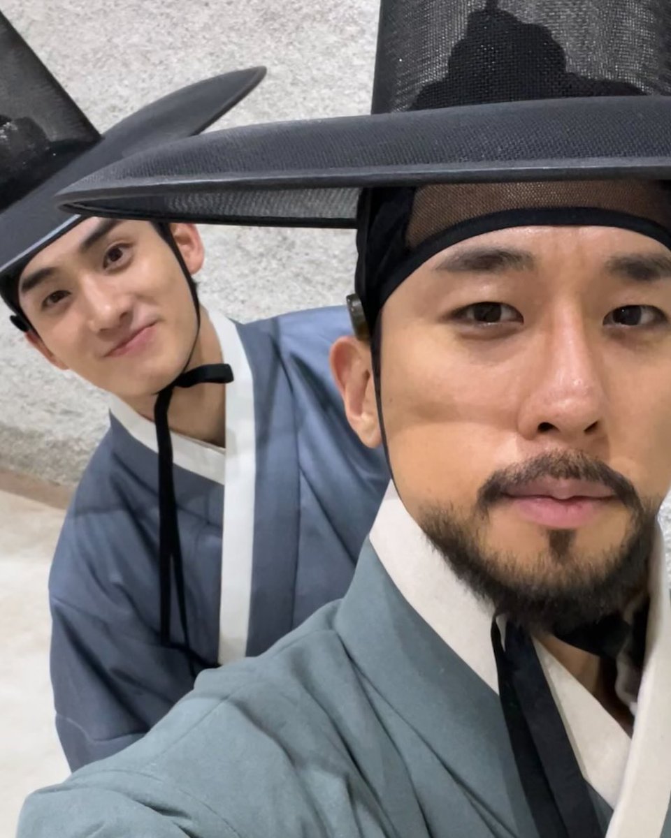 junggaramworld's tweet photo. Ahhh..I can't move on from this memorable drama.. It's hurt but it's sweet too.. 
@rram_iiii is an amazing actor, another actors and all staffs are great, the sets are incredible. Dear Hongrang, this is a masterpiece 👏👏
#탄금 #정가람 #junggaram #leejaewook #joboah #dearhongrang https://t.co/FiFG7f8mSH