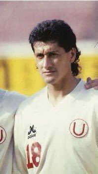 20/05/1959 nace en Valparaíso,Juan Carlos Letelier Pizarro,delantero formado en Stgo.Wanderers.Jugó en Audax Italiano,Cobreloa, Antofagasta,La Serena,Independiente Medellín,Inter de Porto Alegre,Cruz Azul,Universitario Lima,Caracas FC,Sporting Cristal;Mundialista en España 1982.