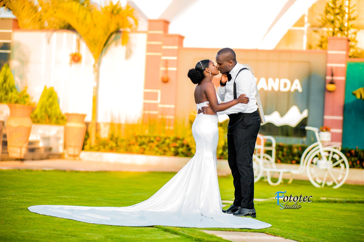 fototecstudio's tweet photo. This is your once-in-a-lifetime. We treat it like it!2/3 https://t.co/YYV5R8KNYN