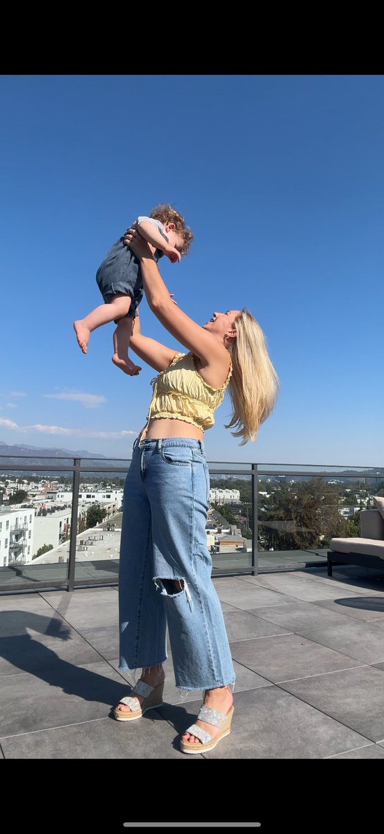 Emma Vardy (@emmavardytv) on Twitter photo Not to mention moving with a newborn & returning with an almost 2yr old!
Will miss the sun, poolside interviews (!) & amazing colleagues <a href="/sam_granville/">Samantha Granville</a> <a href="/reganmorris1/">Regan Morris</a> <a href="/keithchuckman/">Keith Chuck Tayman</a>
But lovely being back getting stuck in as Presenter & Correspondent on other side of the pond. Not to mention moving with a newborn & returning with an almost 2yr old!
Will miss the sun, poolside interviews (!) & amazing colleagues <a href="/sam_granville/">Samantha Granville</a> <a href="/reganmorris1/">Regan Morris</a> <a href="/keithchuckman/">Keith Chuck Tayman</a>
But lovely being back getting stuck in as Presenter & Correspondent on other side of the pond.