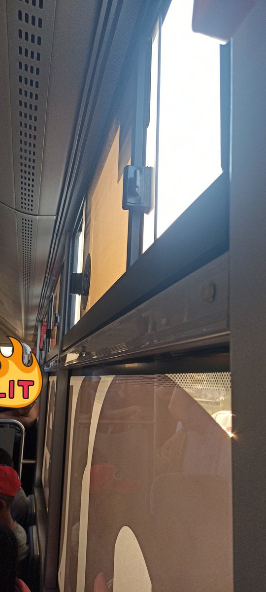 Lo nuevo de lo nuevo Nuevo León ya no sirve. 

Ya son contados los camiones que traen aire acondicionado. Y las ventanas están tan altas que se sufre más que en los camiones viejos.