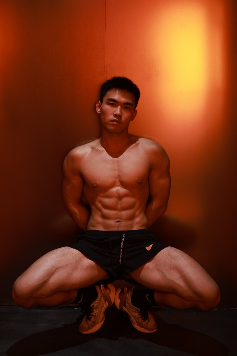 No.176  让你看肌肉💪🏻 还要吗？

看写真集可私信发序号