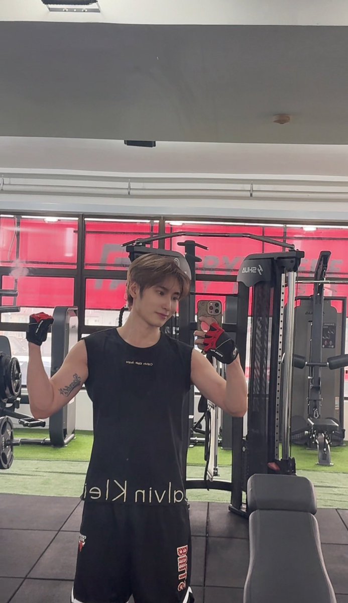 Hey X babiessssss happy 520!!! Do you miss me?? 😋😋

#IsaacVkm #邬凯名 #아이젝 #젝터