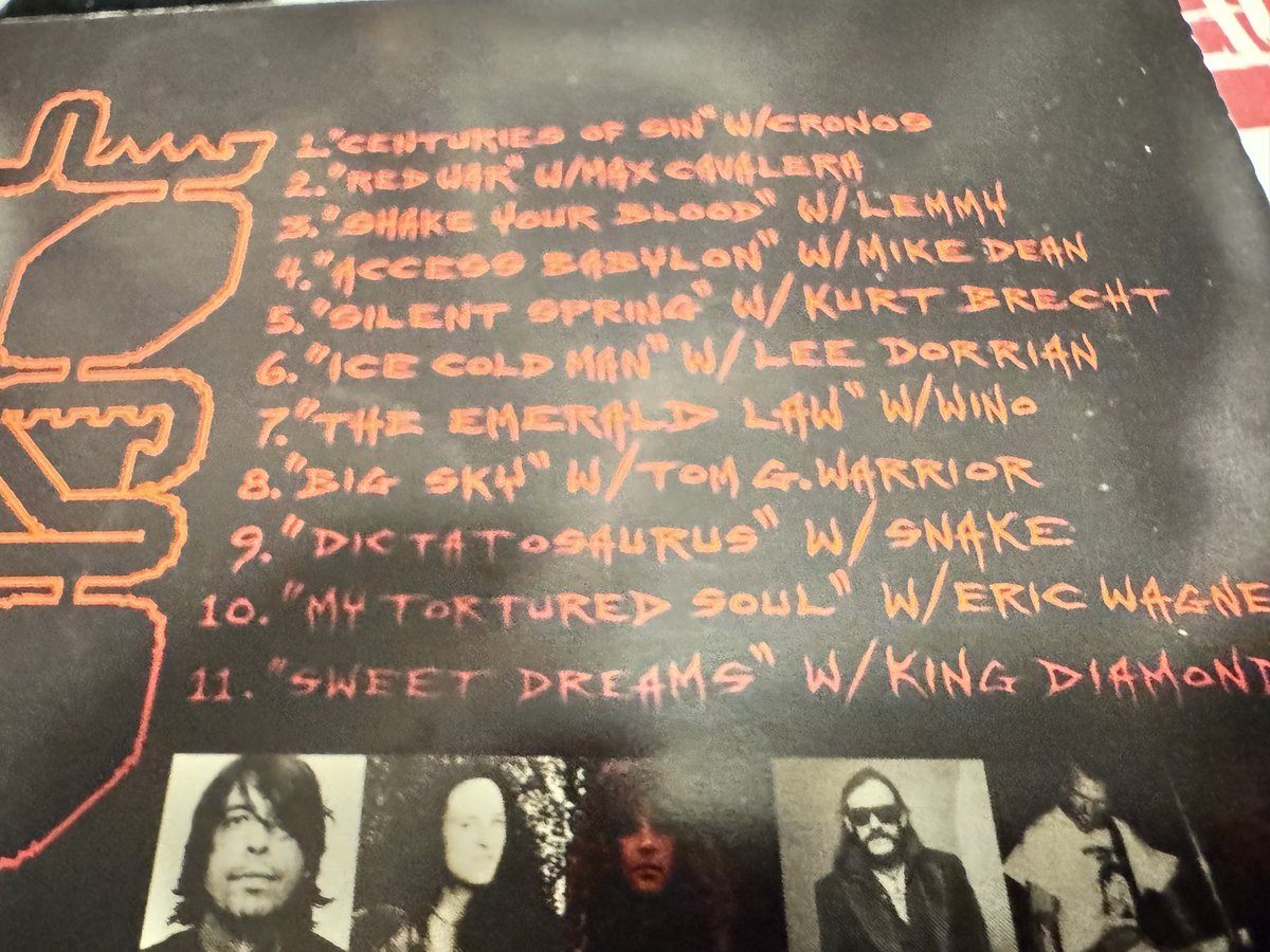akmetal's tweet photo. Foo Fighters が来るね。
このアルバムからやってくれるなら行くんだけどな

#FooFighters 
#probot
#DaveGrohl
#away
#venom https://t.co/s8PhLsGqHW