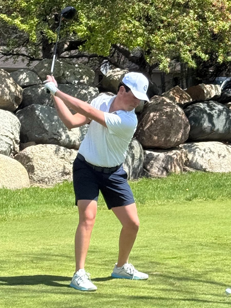 ⛳️🐾 The FJA Jaguar golf team hosts University Liggett today at Tam-O-Shanter! 🏌️‍♂️ Tee off is at 4 PM ⏰ #gojags #itsfrankel 💙💛