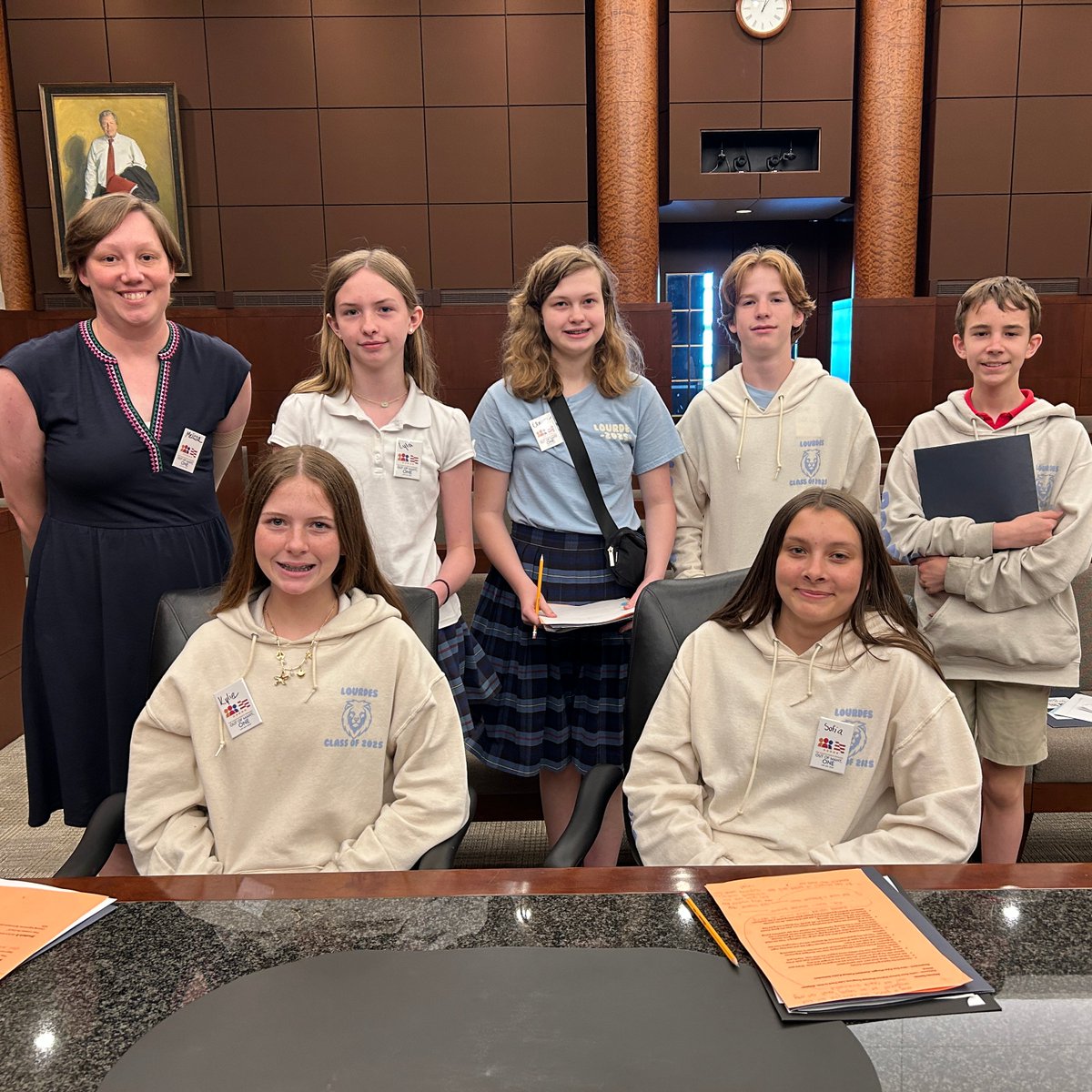 USCourtsMOED's tweet image. 8th Grade from Our Lady of Lourdes UCity at #LawDay event 5/13. They were welcomed by Chief Judge Clark, observed court, & participated in a moot court helped by judge & attorney coaches. Congrats to Alex Hatcher and Sofia Otten, winners of the essay contest hosted by @JLCinSTL