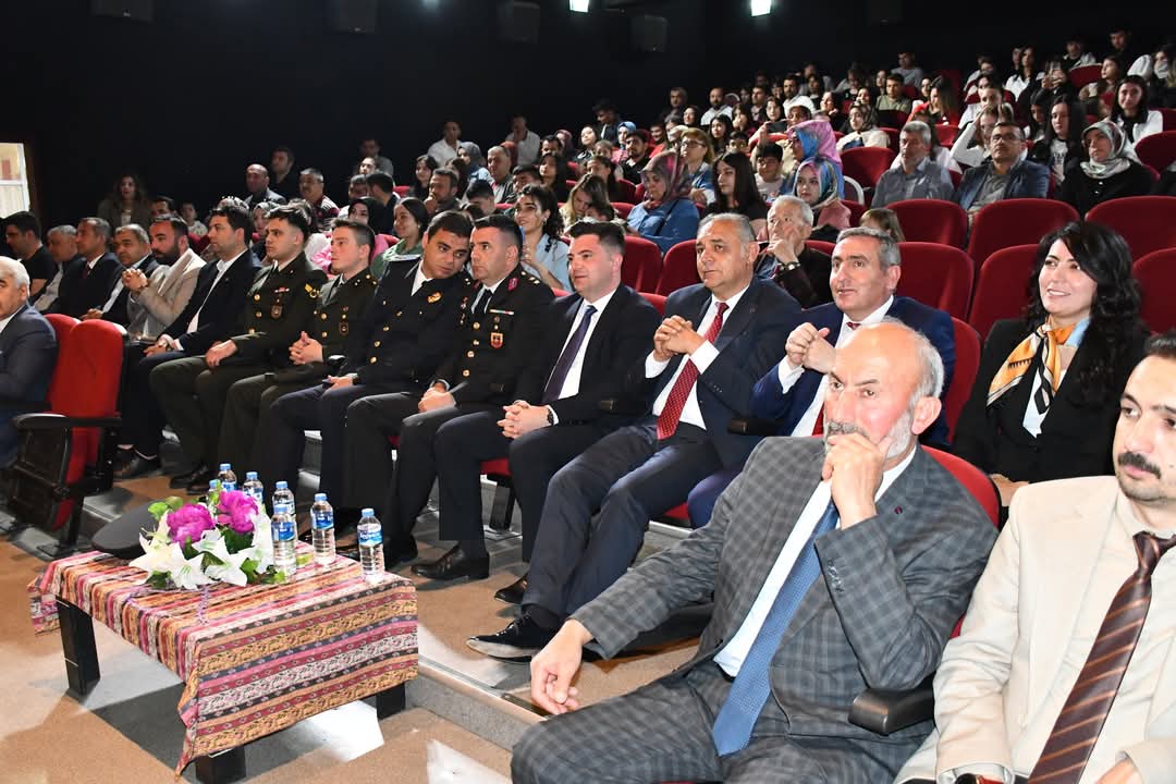 NamiCiftci's tweet photo. MİLLİ MÜCADELENİN 106. YILI GÜRÜN’DE COŞKUYLA KUTLANDI

19 Mayıs Atatürk’ü Anma, Gençlik ve Spor Bayramı’nın 106’ıncı yılı tüm yurtta olduğu gibi Gürün’de de coşkuyla kutlandı. https://t.co/YtokGMCE93 https://t.co/255qVe0T1K