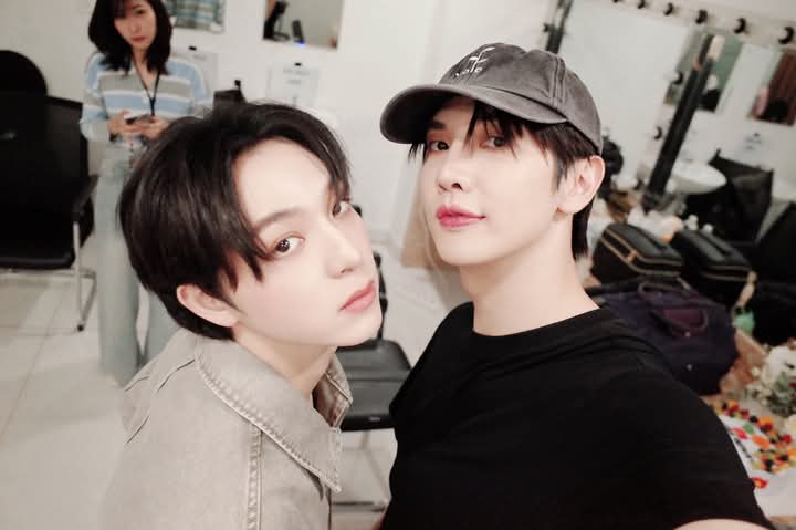 PLP9393's tweet image. พี่พระเอกกับคนสวยขาของเค้า เป็นแบบนี้นานๆและตลอดไปนะ 🤍🤍
#6CODE 
#แม็กกี้บาส 
#maxkybas 
#maxky_rp 
#บาสเด็กอ้วนที่แท้จริง