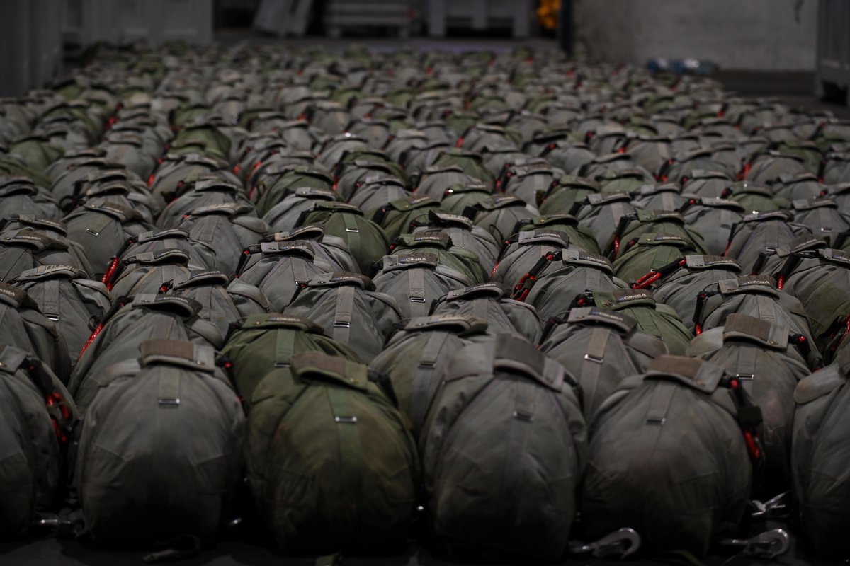 USArmyEURAF's tweet image. Accountability is key - Especially during #AirborneOperations - #SwiftResponse 25 in #Latvia

Demonstrating global deterrence and U.S. Army’s ability to rapidly deploy combat power in Europe and the Arctic alongside Allies and partners.

#DEFENDEREurope #WeAreNato @HQUSAFEAFAF