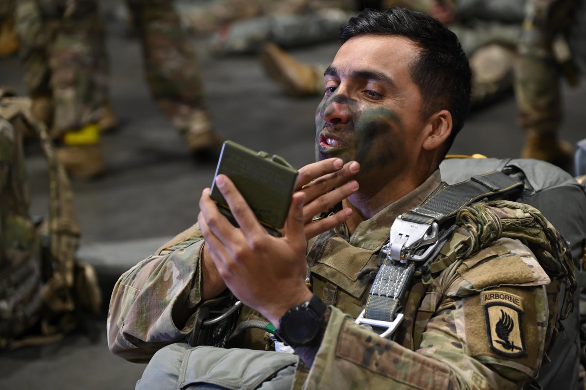 USArmyEURAF's tweet image. Accountability is key - Especially during #AirborneOperations - #SwiftResponse 25 in #Latvia

Demonstrating global deterrence and U.S. Army’s ability to rapidly deploy combat power in Europe and the Arctic alongside Allies and partners.

#DEFENDEREurope #WeAreNato @HQUSAFEAFAF