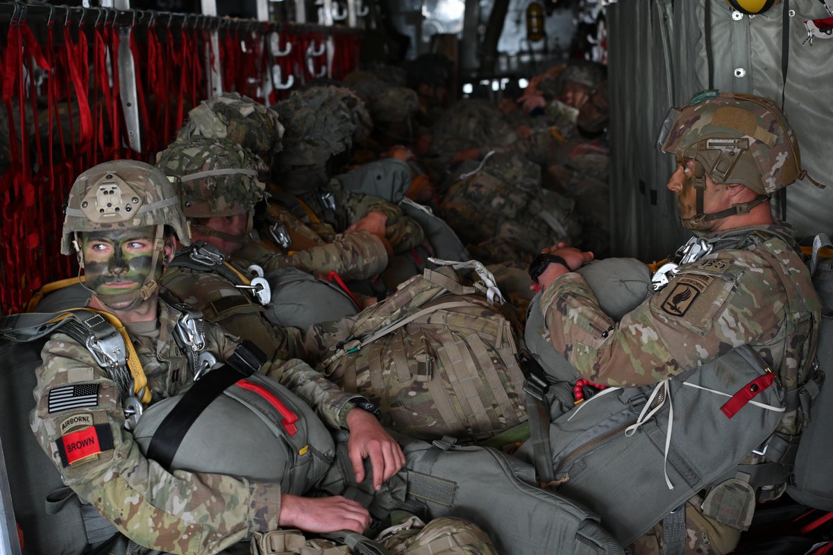 USArmyEURAF's tweet image. Accountability is key - Especially during #AirborneOperations - #SwiftResponse 25 in #Latvia

Demonstrating global deterrence and U.S. Army’s ability to rapidly deploy combat power in Europe and the Arctic alongside Allies and partners.

#DEFENDEREurope #WeAreNato @HQUSAFEAFAF