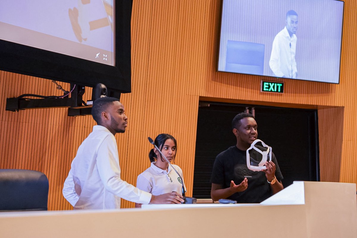 MediXR (@medixr_global) on Twitter photo Hosted Green Hills Academy students at MediXR, in partnership with <a href="/IrcadAfrica/">IRCAD Africa</a> , to demo how VR is shaping the future of medical training.
Best moment?
“Why isn’t the patient responding to the injection?”
“They’re probably under anesthesia.” 💉😄
The future is bright.
#MediXR Hosted Green Hills Academy students at MediXR, in partnership with <a href="/IrcadAfrica/">IRCAD Africa</a> , to demo how VR is shaping the future of medical training.
Best moment?
“Why isn’t the patient responding to the injection?”
“They’re probably under anesthesia.” 💉😄
The future is bright.
#MediXR