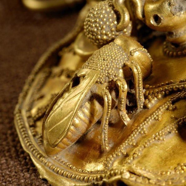 GrecianGirly's tweet photo. #WordBeeDay 🐝
7th century BCE Ancient Greek gold roundel featuring bees. 📷 source: https://t.co/4kxEDTfPet https://t.co/6mxwiX4z8T