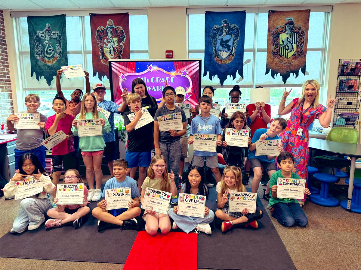 randinanderson's tweet photo. 🤩 Red Carpet Awards Day 🤩 #HMEproud https://t.co/IEKI2tMGPR