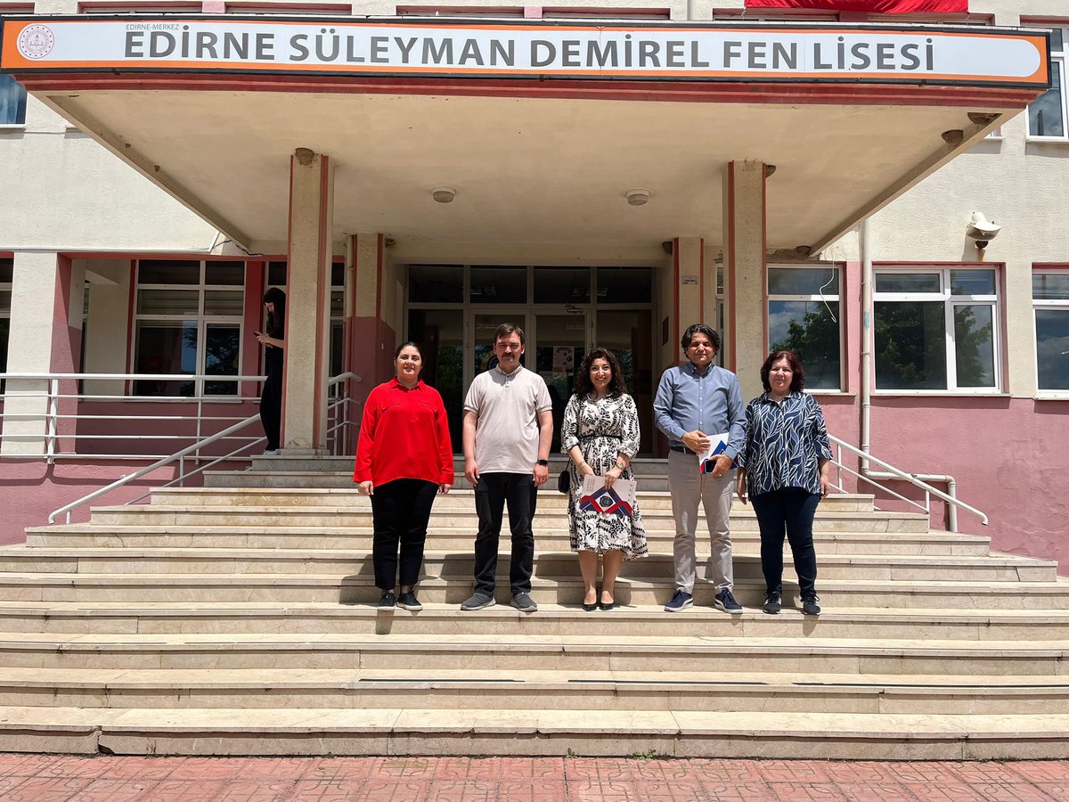 TÜBİTAK Bilim Söyleşileri kapsamında İstinye Üniversitesi Dr.Öğr.Üyesi Fatma Kübra TOMBULTÜRK tarafından "Tek Tür, Milyarlarca Genotip" konulu seminer gerçekleştirildi. Değerli hocamıza ve Kurum Temsilcisi Biyoloji Öğretmenimiz Hidayet TOKMAK'a teşekkür ederiz.